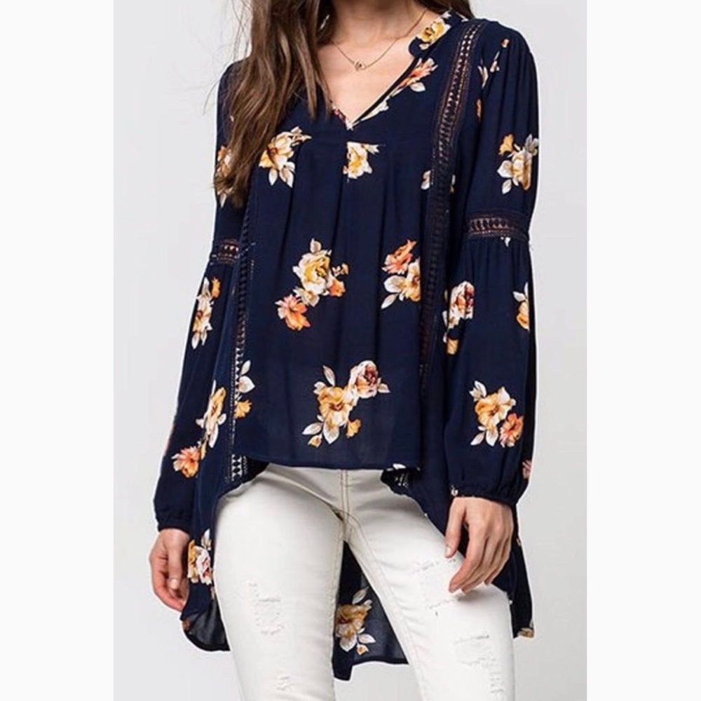 Blu Pepper navy floral tunic💙New with tag💙